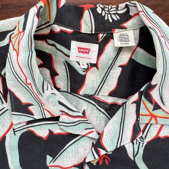 Levis Hawaiian Button Front Shirt - Size XL - Picture 2 of 3